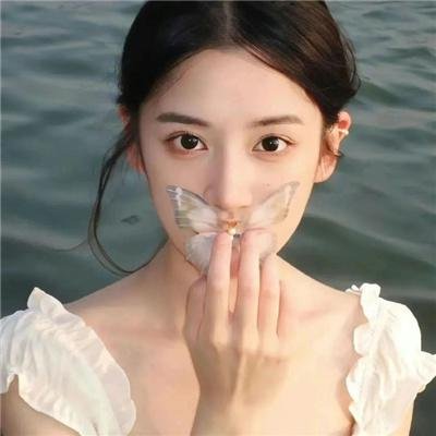 接近无限的白